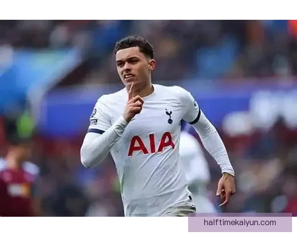 理查利森展现头球能力，近期表现持续稳定引人关注。